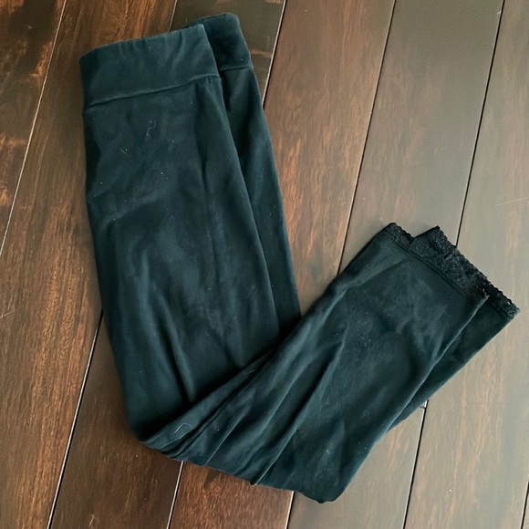 🌻3/$20 Girls black capris leggings size 10-12 - Picture 1 of 4